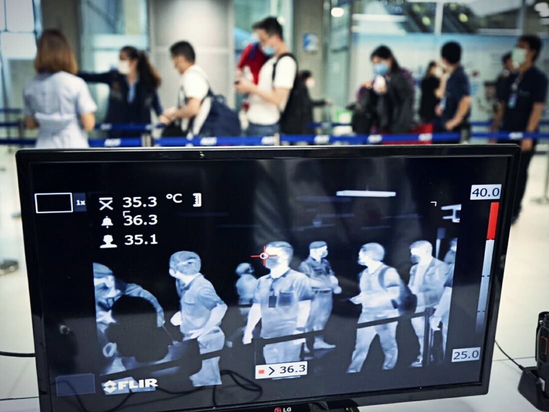 Таиланд ввёл обязательный карантин для прибывающих из определенных стран и городов.