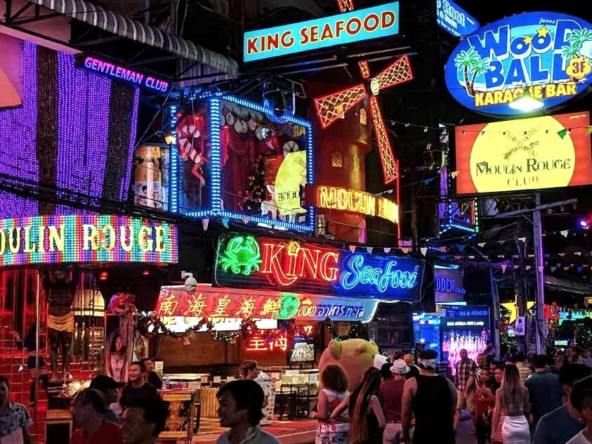 Все развлекательные заведения Паттайи закрываются до конца марта.