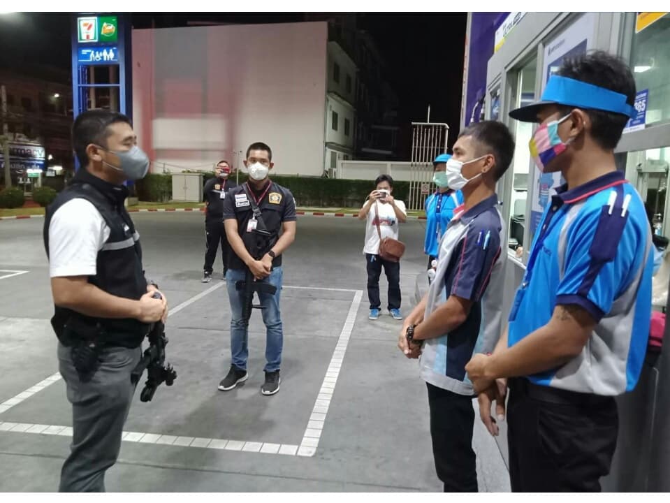 В Паттайе появились вооружённые патрули против мародёров и грабителей.