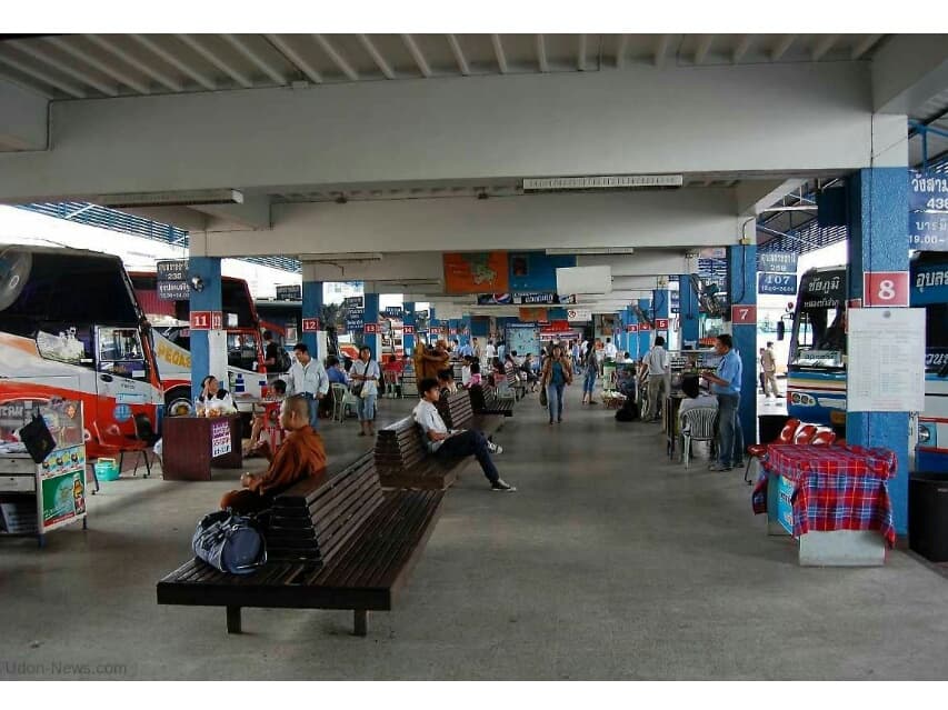 Таиланд ограничил передвижение между провинциями до конца апреля.