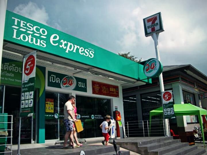 В магазины Tesco Lotus Express теперь пускают максимум по 15 покупателей.