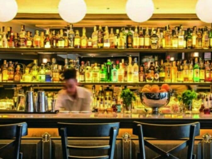 Бар "Vesper" признан лучшим в Таиланде, согласно рейтингу "50 лучших баров Азии 2016". Бар "Vesper" признан лучшим в Таиланде, согласно рейтингу "50 лучших баров Азии 2016".