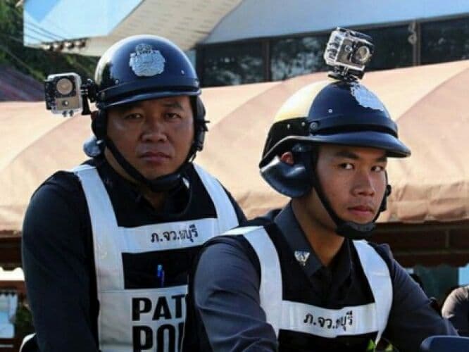 Каски полицейских Таиланда оснастили камерами GoPro.