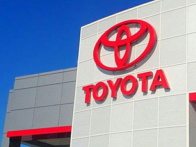 Toyota планирует сократить 800 рабочих мест в Таиланде из-за экономических проблем.
