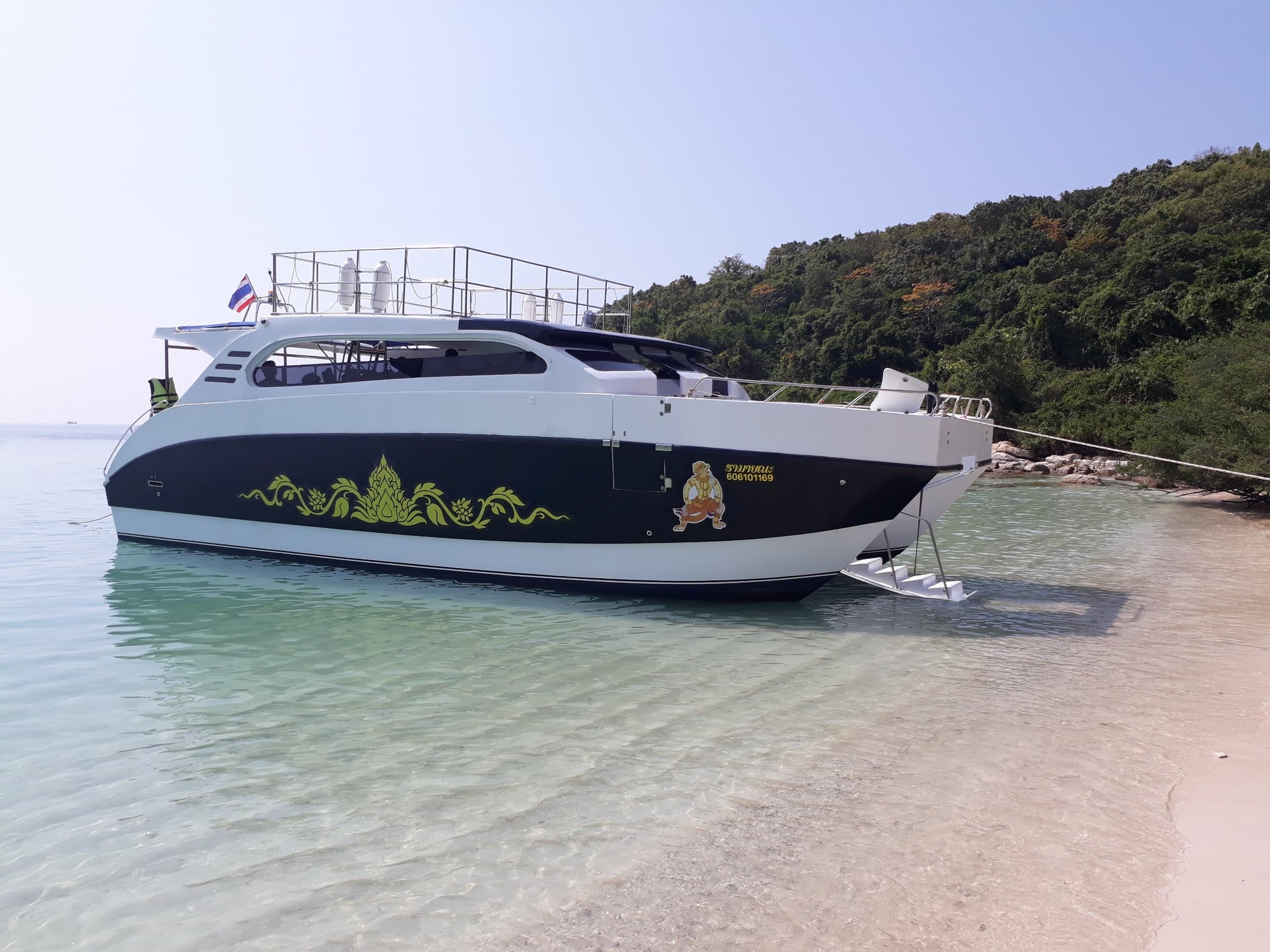 Экскурсия на катамаране "Ramayana".