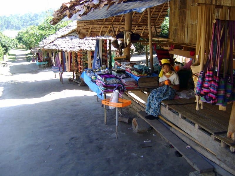 Новая экскурсия в деревню длинношеих женщин племени Карен.