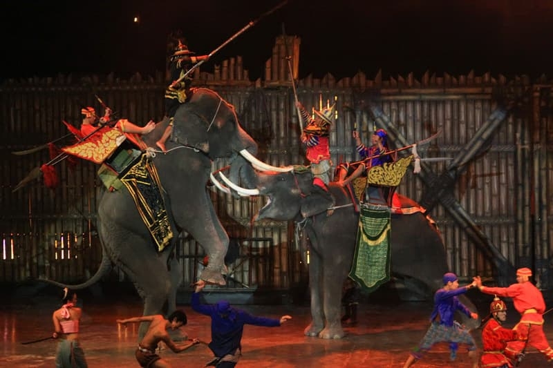 Таиланд. Лазерное шоу в Паттайе Алангкар.